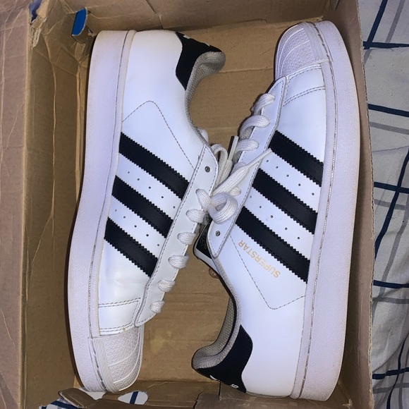 White adidas low tops - Picture 5 of 5